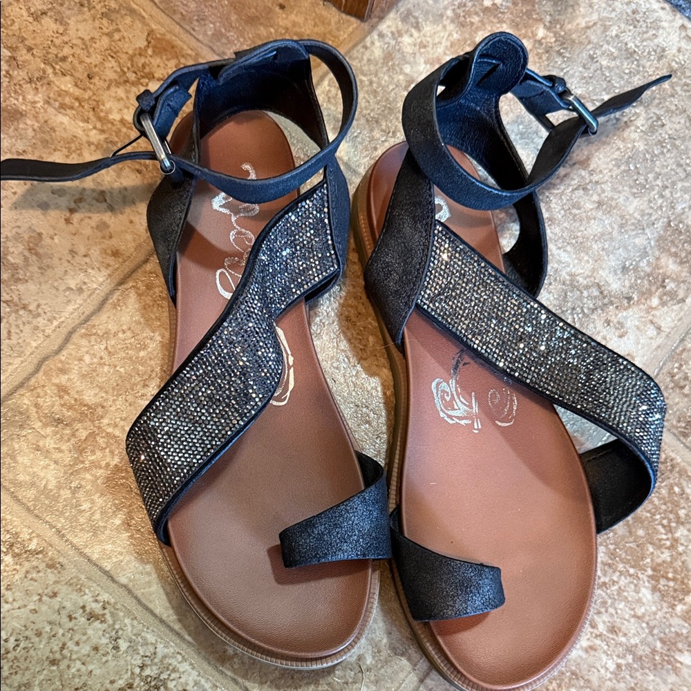 Very G Black and Silver Sandals